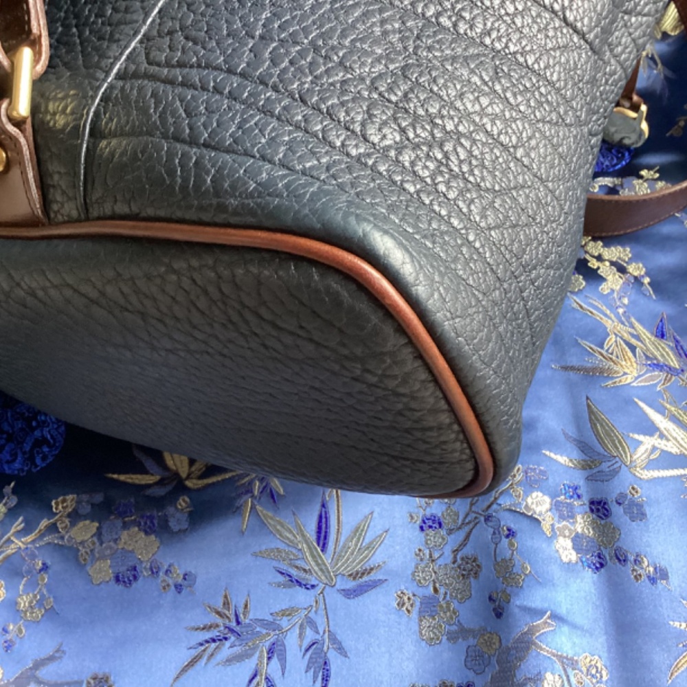 Authentic Vintage Dooney&Bourke Pebble Leather Sling Back Bucket Handbag - Picture 8 of 15